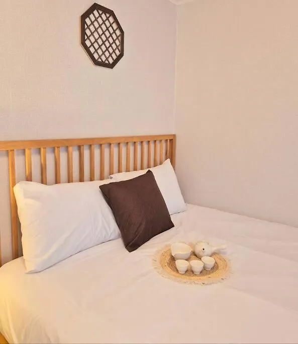 Best Location Gangnam Yeoksam 2Bedroom Upp To Four People Seoul 0*,  Sydkorea